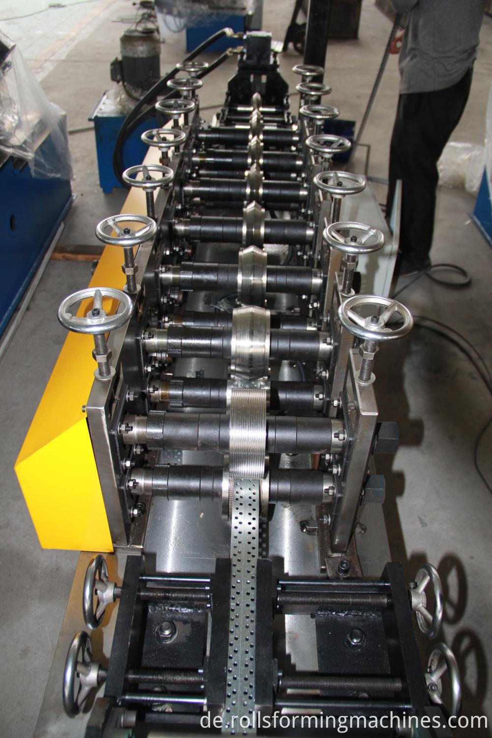 Stahlwinkelmaschine Steel angle machine